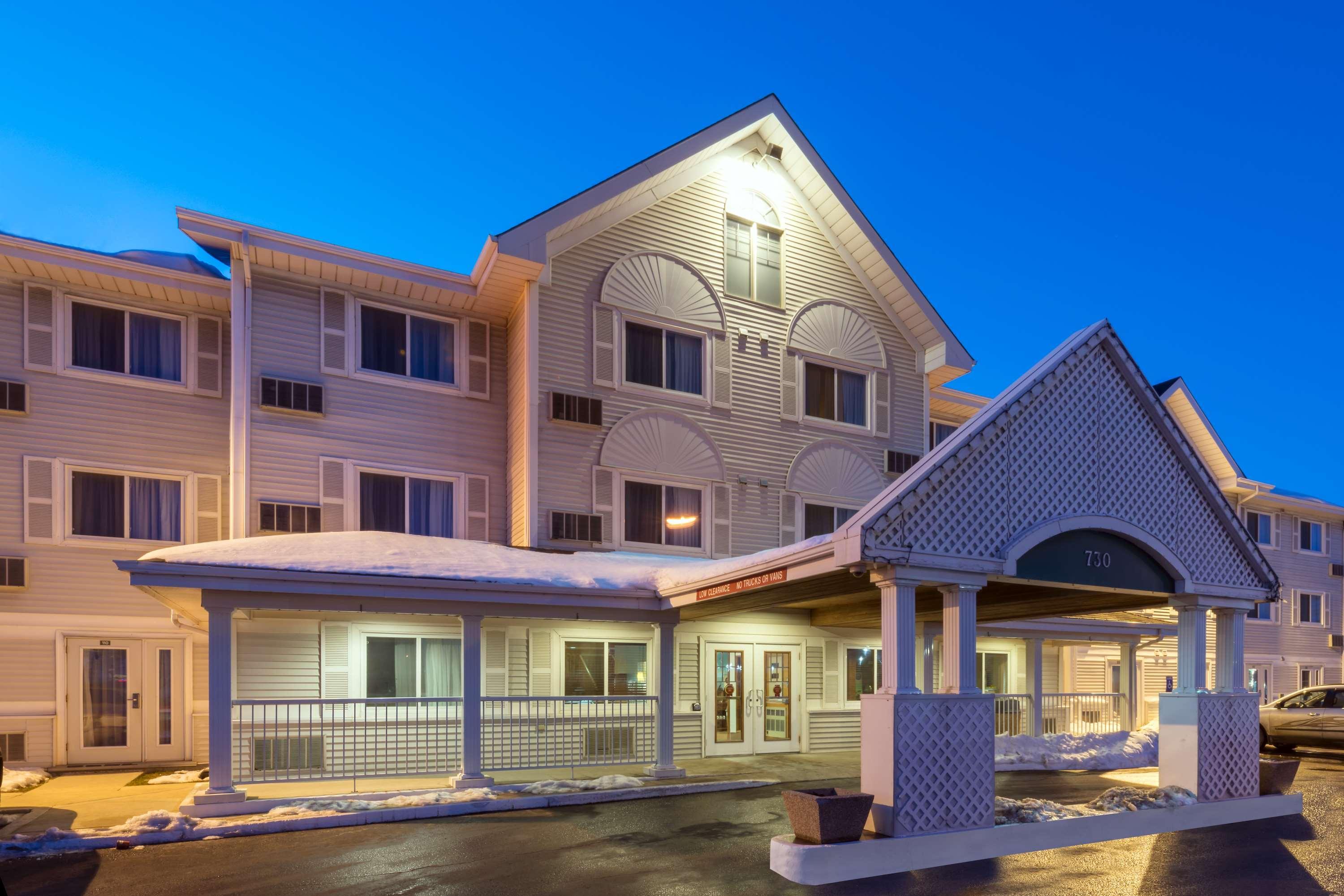 Country & By Radisson, Winnipeg, Mb 3*