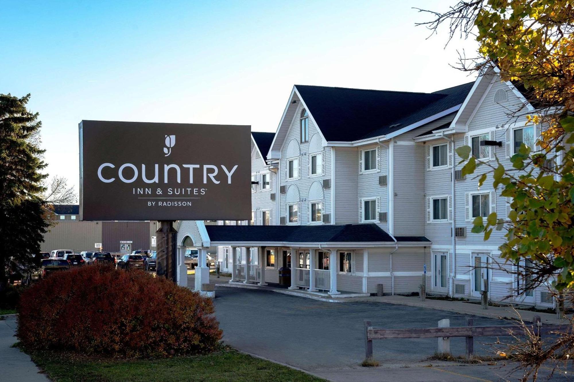 Country & By Radisson, Winnipeg, Mb Winnipeg